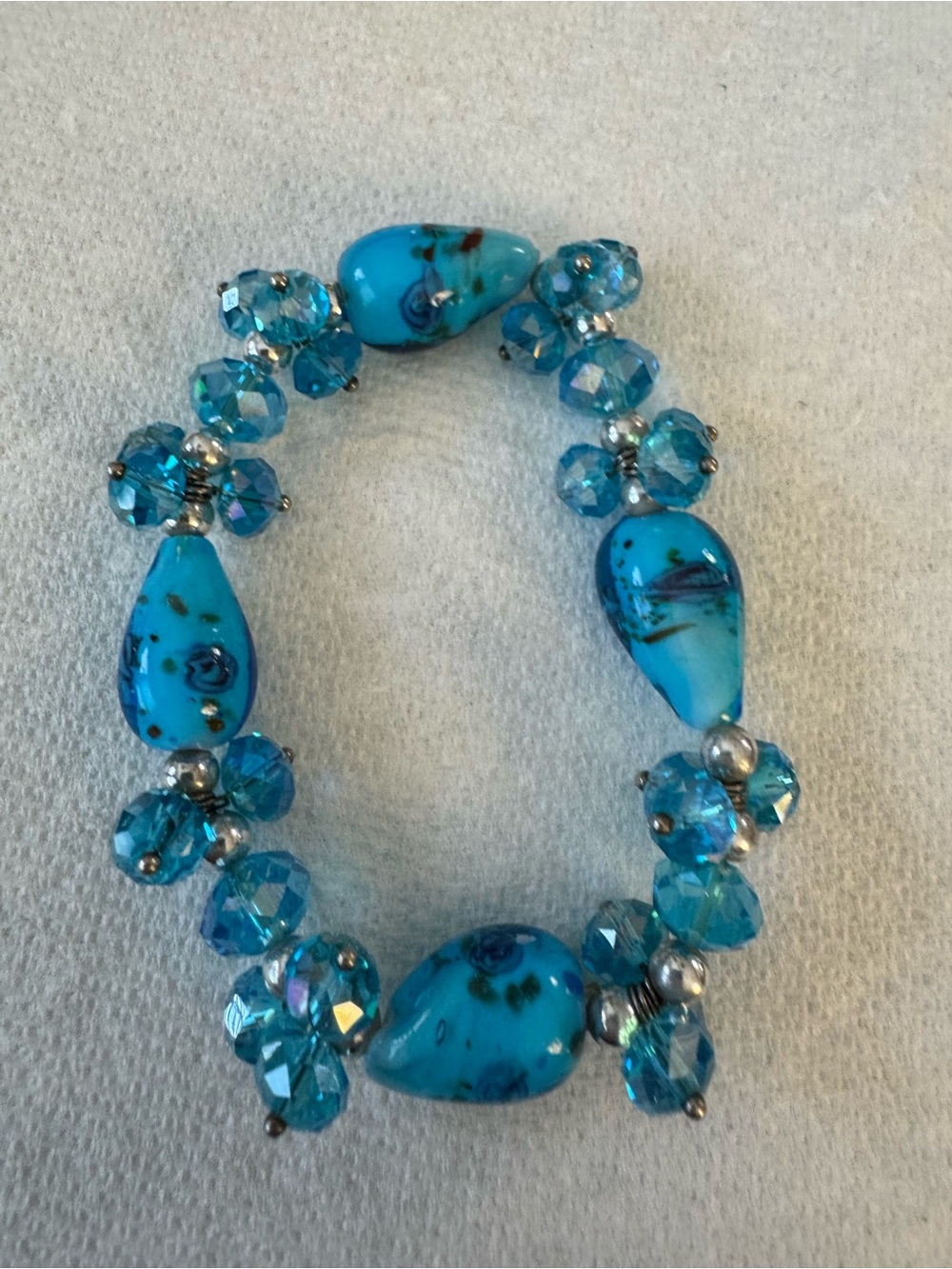 Source Unknown Bright Turquoise Glass Beaded Stretch Bracelet - Picture 2 of 4